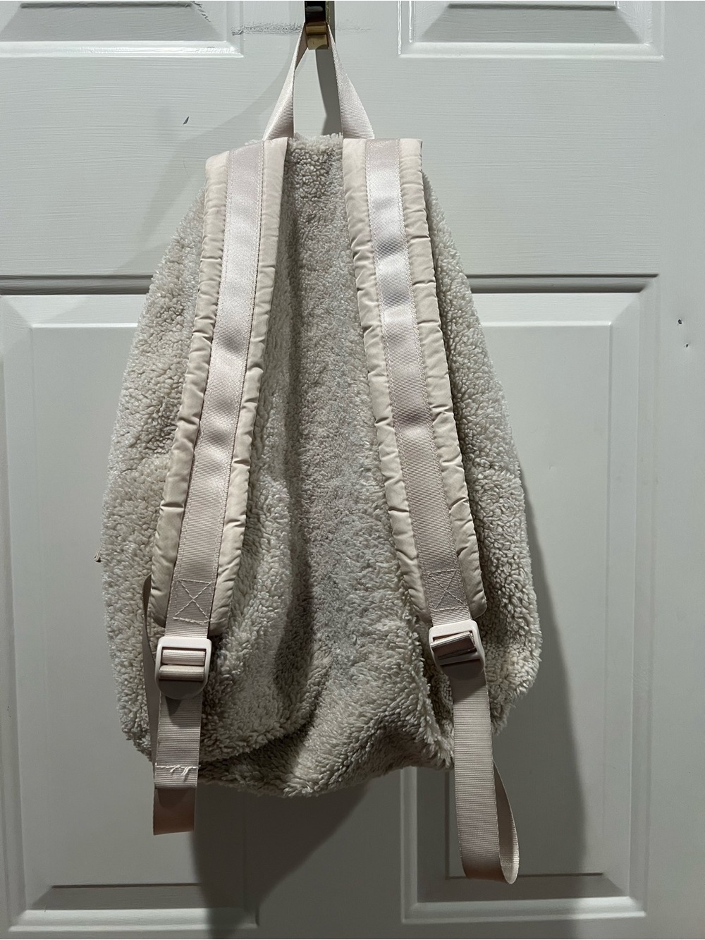WILO Cozy Cream Sherpa Backpack - Plush Women's Daypack - Picture 4 of 6